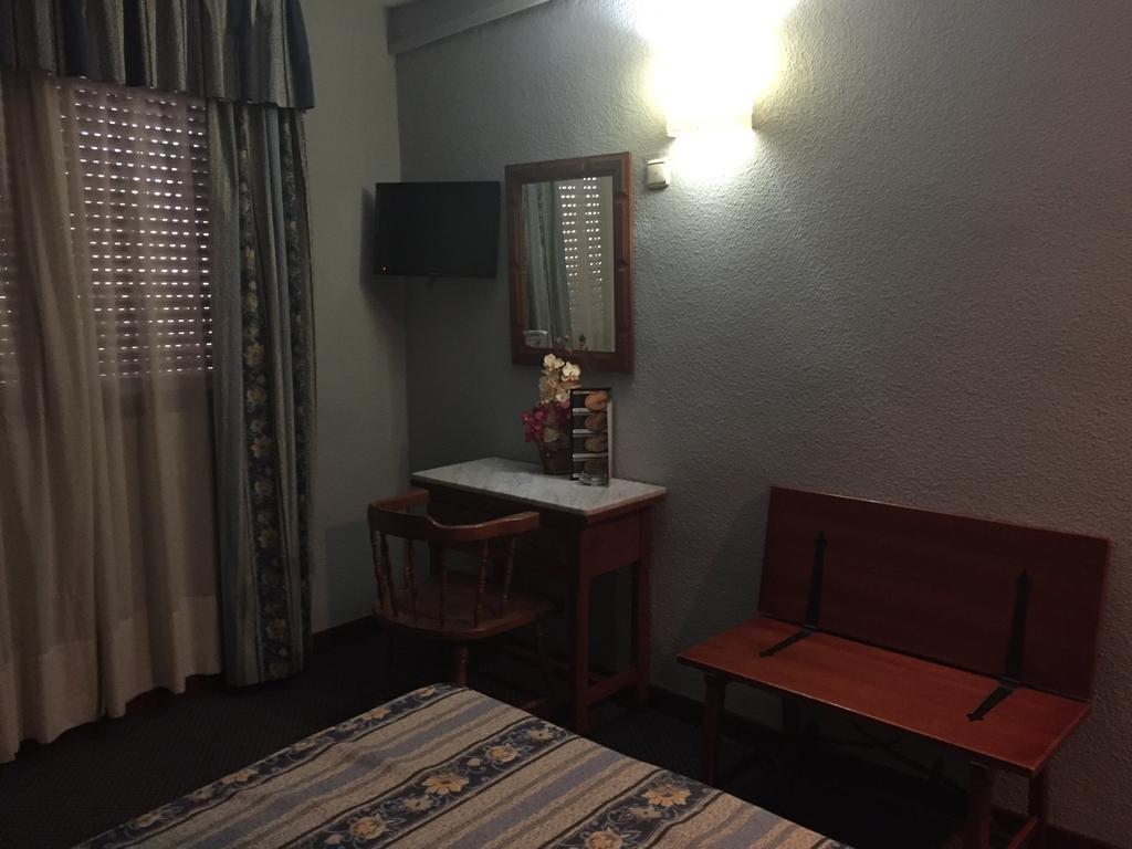 Hotel El Pilar à La Carlota Extérieur photo