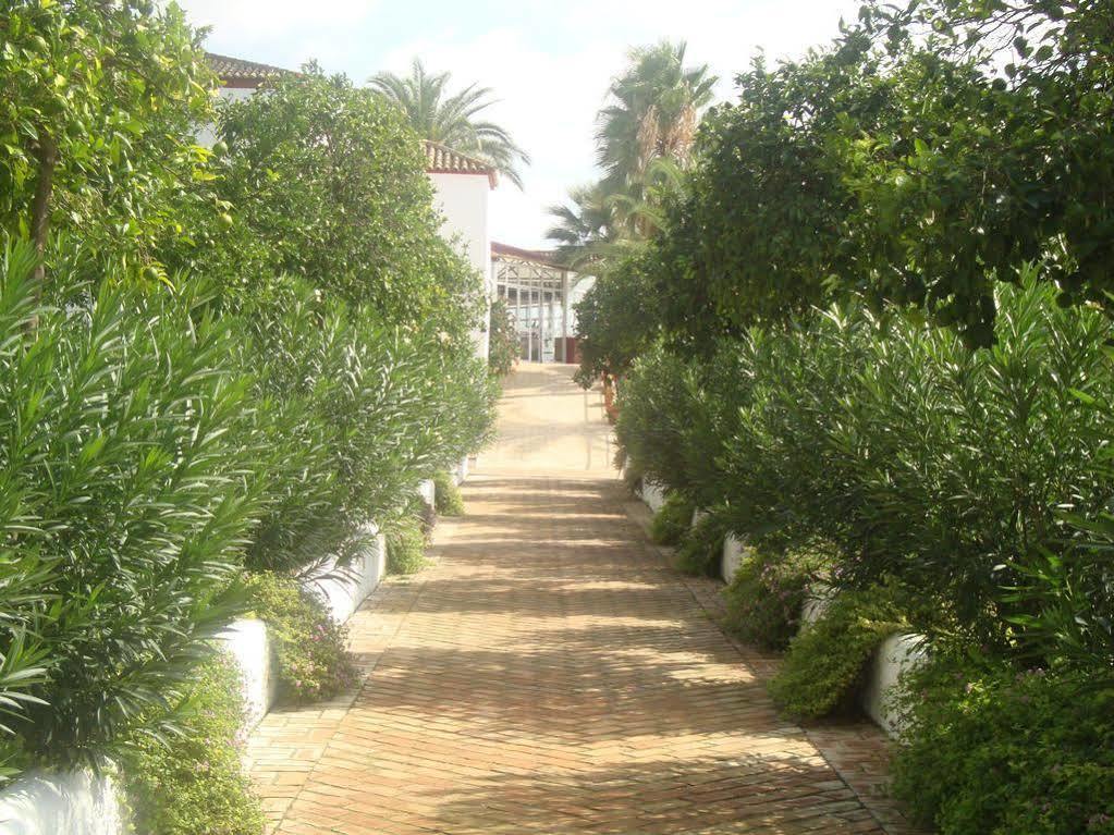 Hotel El Pilar à La Carlota Extérieur photo