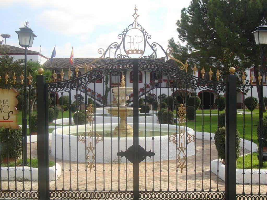 Hotel El Pilar à La Carlota Extérieur photo