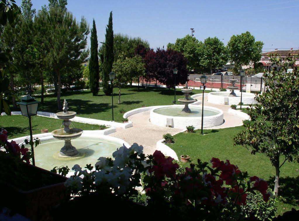 Hotel El Pilar à La Carlota Extérieur photo